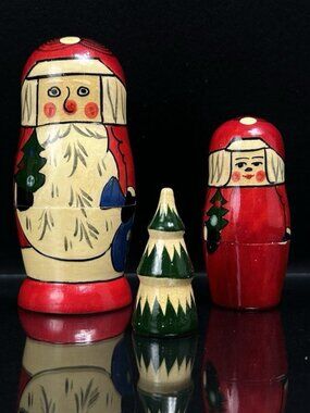 Santa Nesting Doll Set With Mrs. Claus & Tree 3 Piece Christmas Ornament Russia